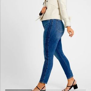Banana Republic Blue Curvy High Rise Skinny Jeans. Size 29/8.